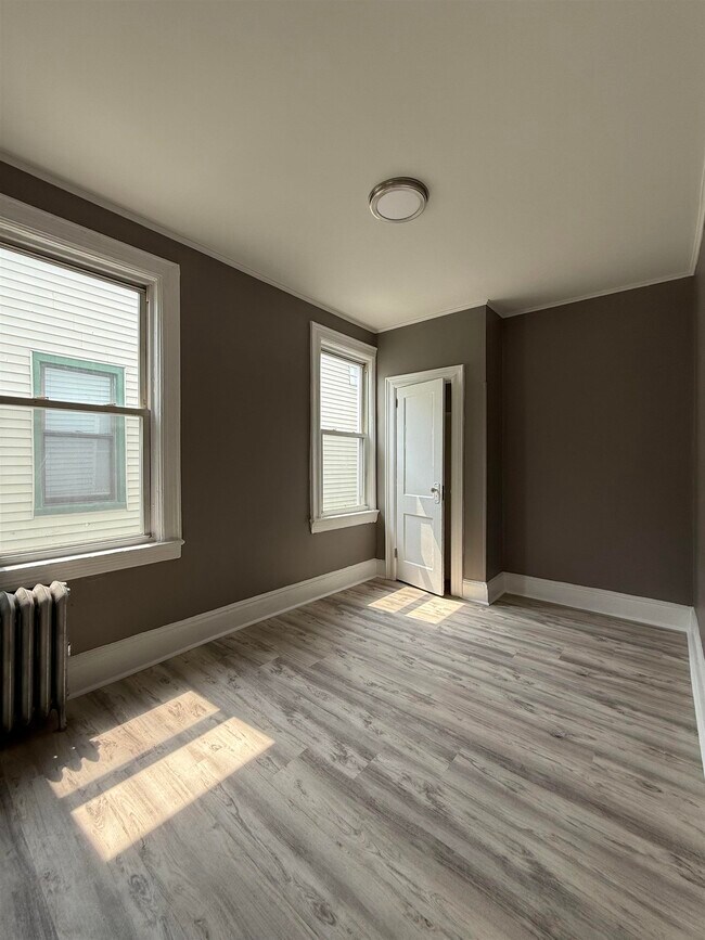 Building Photo - 120 Clarke Ave
