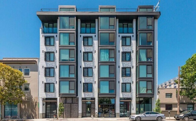 Foto del edificio - Roof Top Deck, High Ceiling with New Appli...