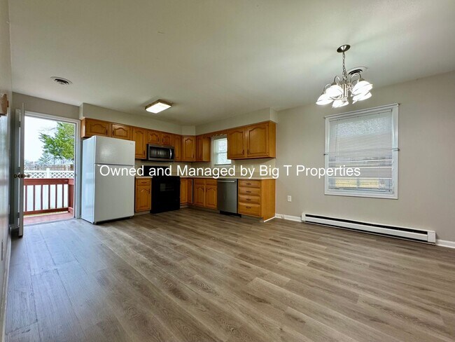 Building Photo - Conveniently located cozy single family house