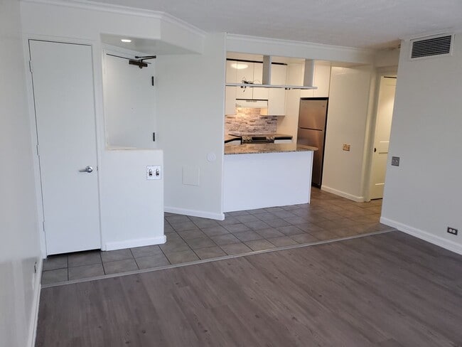 Building Photo - 1BR Condo w/ Views + Pool, Spa, & Sauna