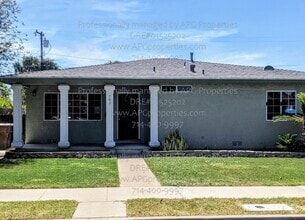 Building Photo - 703 S Citron St