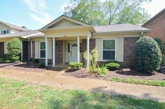 Building Photo - 230 Boxwood Dr
