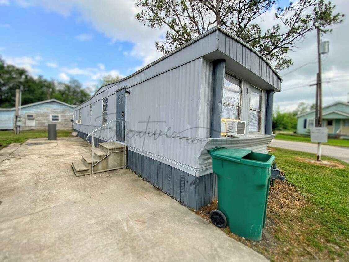 Primary Photo - 3-Bed Mobile Home | Water, Trash & Lawn Ca...