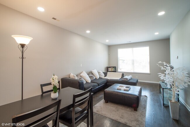 Foto del edificio - 2312 E 71st St