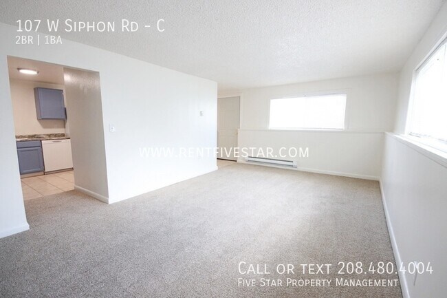 Building Photo - Spacious 2 Bedroom Apartment Available! Vi...