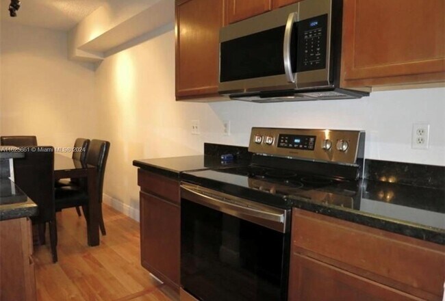 Building Photo - 9999 Summerbreeze Dr