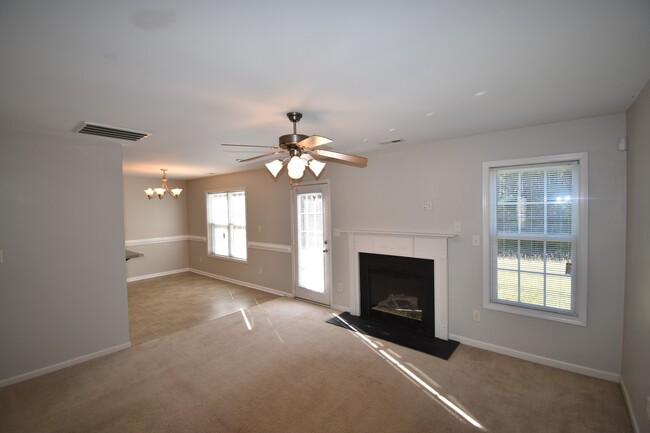 Building Photo - 3 Bedroom and 2.5 Bath in Hollies at Westg...