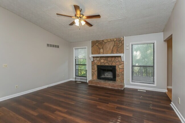 Foto del edificio - 5710 Deerfield Pl