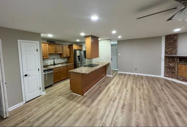 Building Photo - Spacious 3-Bedroom Home in The Colony – Av...