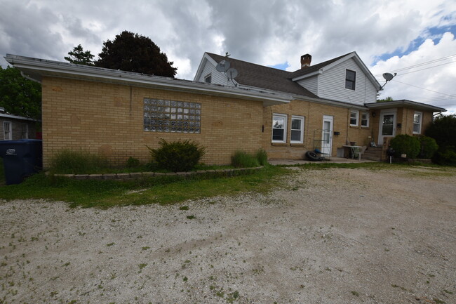 Building Photo - 1027 S 4th St