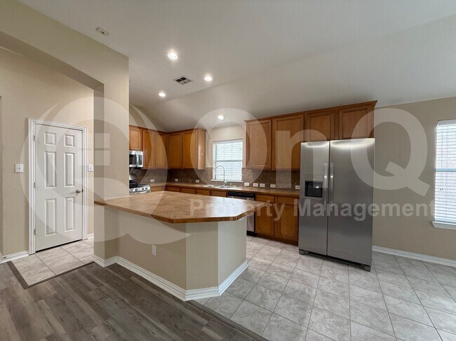 Foto del edificio - 1921 Highland Haven Ln