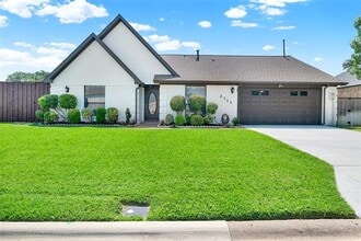 Building Photo - 2713 Pinery Ln