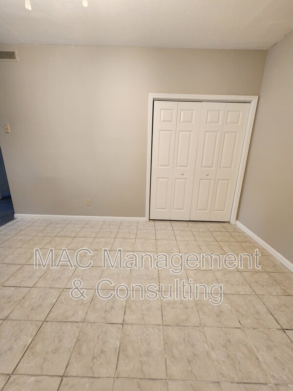 Foto del edificio - 978 N Franklin Ave