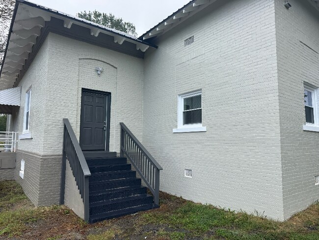 Building Photo - 13 Smythe St