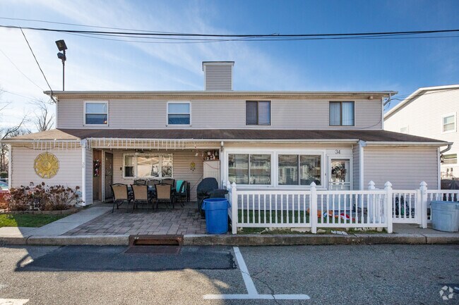 Building Photo - 34A Anita St