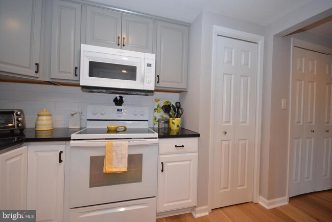 Building Photo - 930 Astern Way