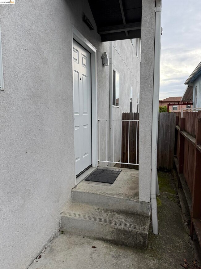 Building Photo - 525 Clayton Ave