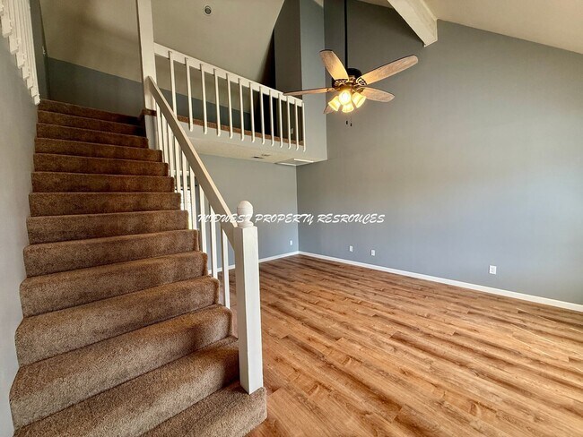 Foto del edificio - Charming 2bd 1.5 bath Duplex w/ Garage for Lease