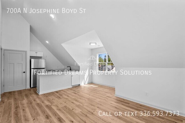 Foto del edificio - 700 N Josephine Boyd St