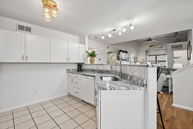 Foto del edificio - Furnished All-Inclusive 4bed/3bath condo a...