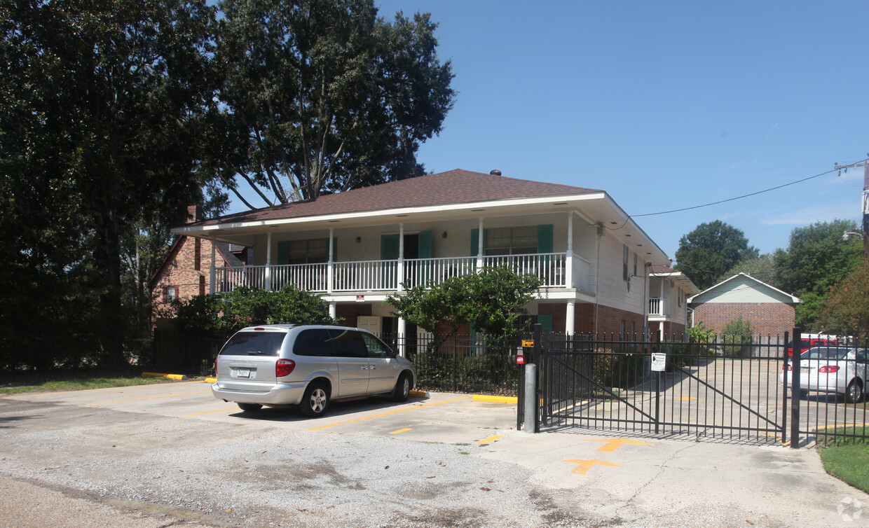 Primary Photo - Lynn Apartments