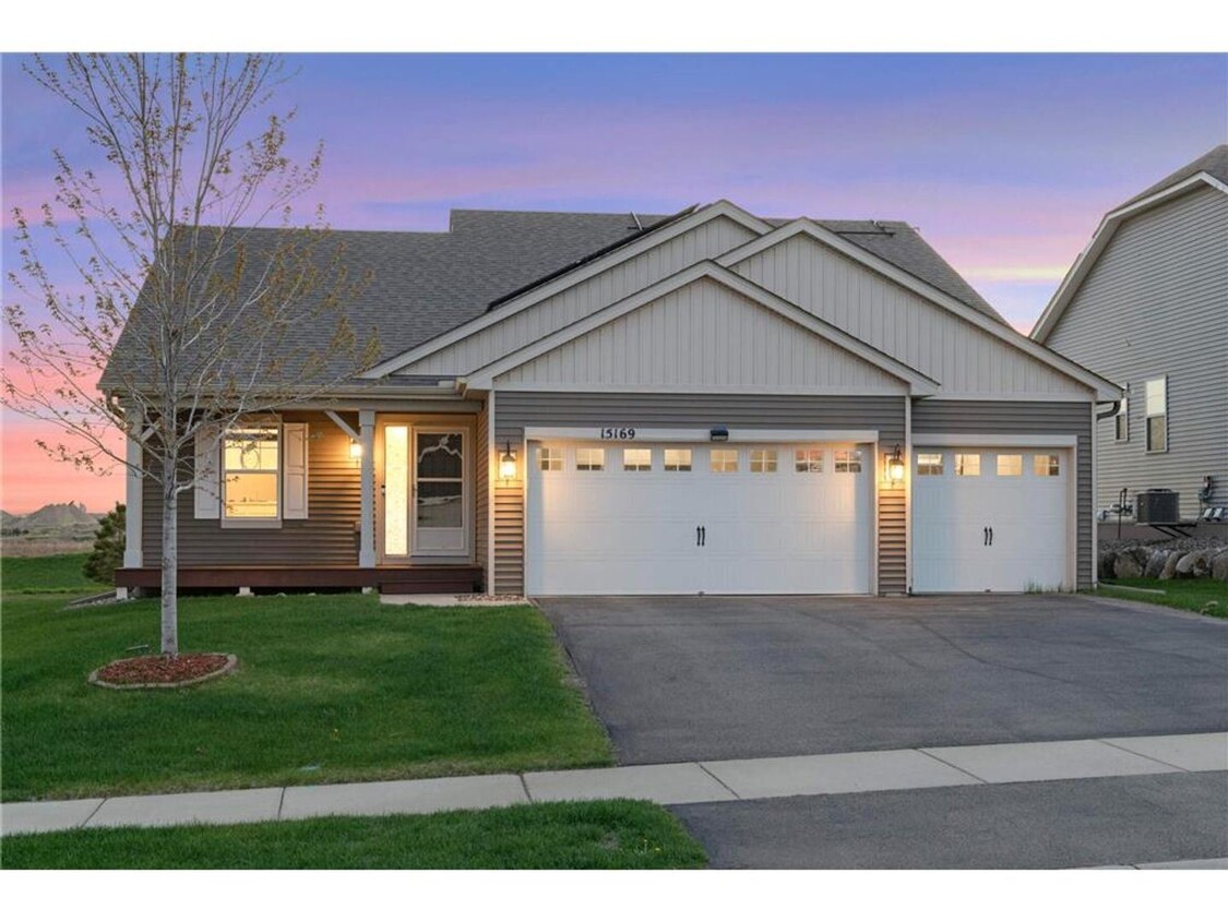 Primary Photo - 4 br, 3 bath House - 151xx Emory Circle
