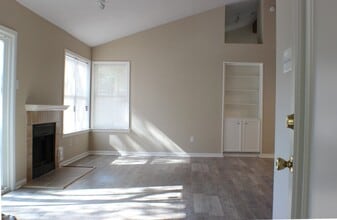 Building Photo - 16723 Clear Oak Way