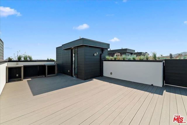 Foto principal - 1410 1/2 North Poinsettia Place, Los Angel...