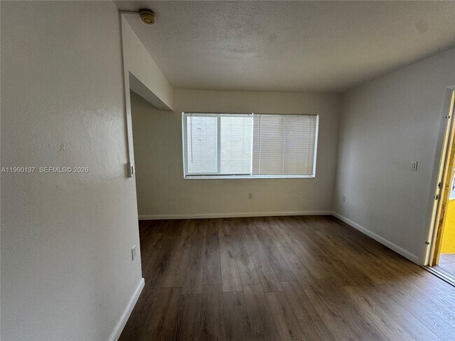 Foto del edificio - 4080 SW 2nd Terrace