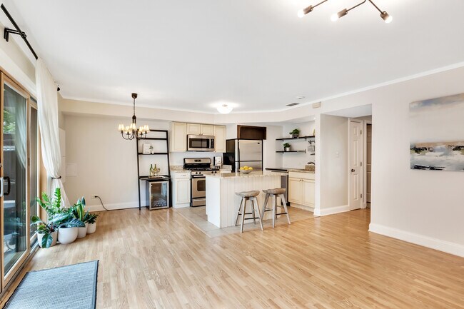 Foto del edificio - 1341 Greenwillow Ln