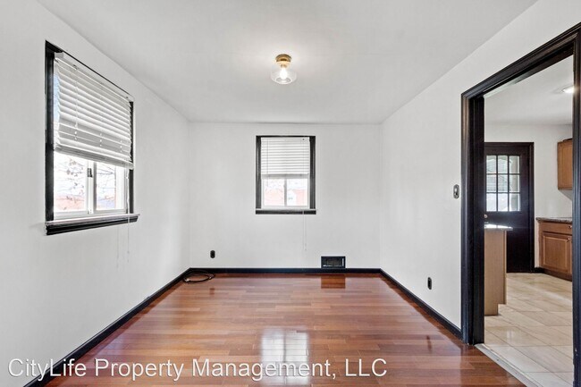 Building Photo - 2 br, 1.5 bath House - 862 School Street