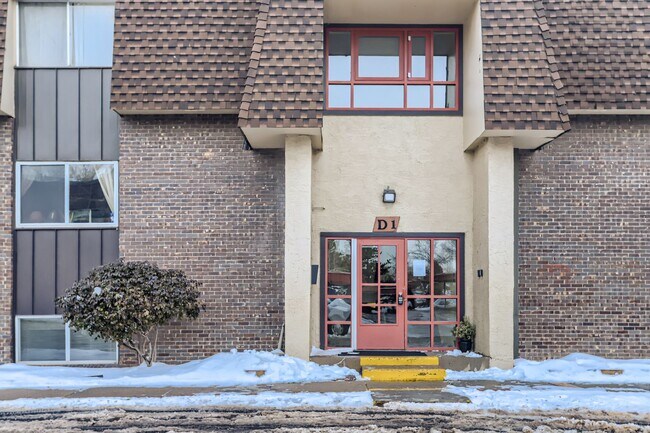 Building Photo - Charming 2-Bed, 1.5-Bath Home in Denver | Updated & Move-In Ready