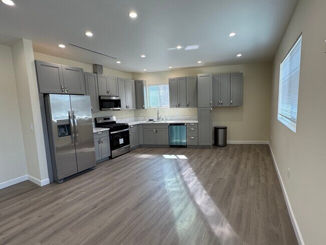 Foto del edificio - 643 N Fairview St