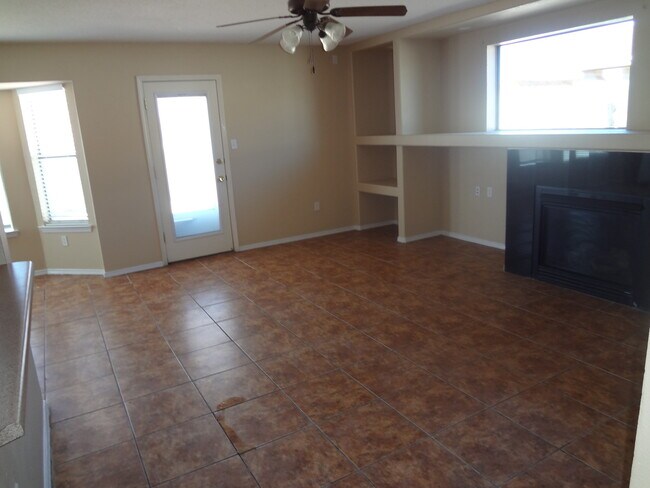 Building Photo - 10043 Paloma Dr