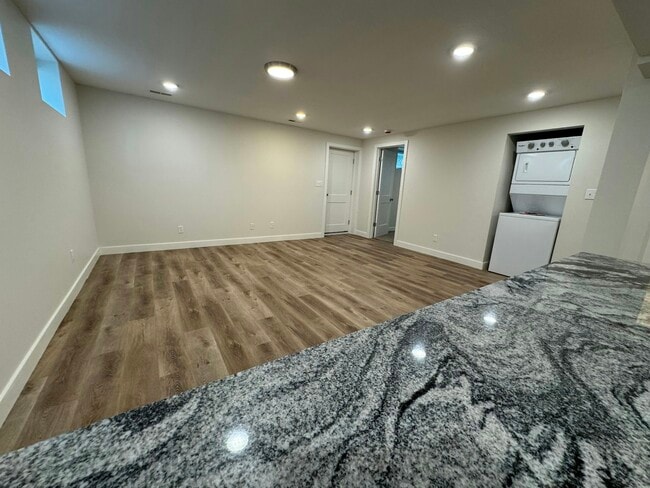 Foto del edificio - 1411 Rosemary Ln