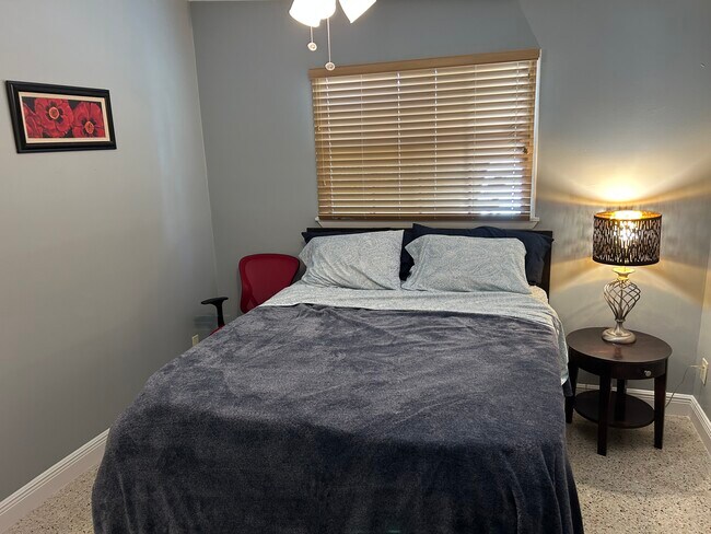 Dormitorio (cama Queen) - 5698 Pershing St NE
