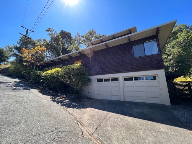 Foto del edificio - DELIGHTFUL FOUR BEDROOM TWO AND HALF BATH ...