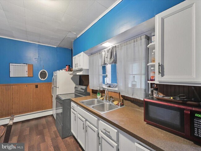 Foto del edificio - 211 Lincoln Ave