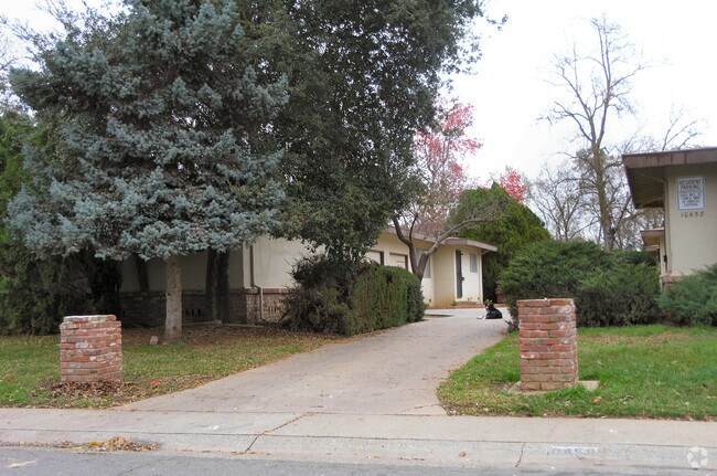 Building Photo - 10460 Coloma Rd
