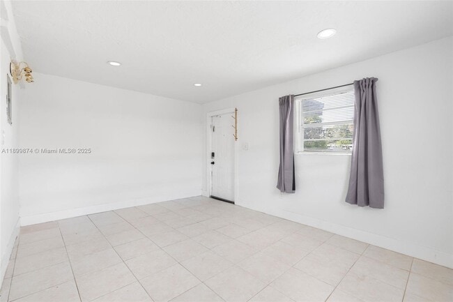 Building Photo - 308 NW 2nd Ave