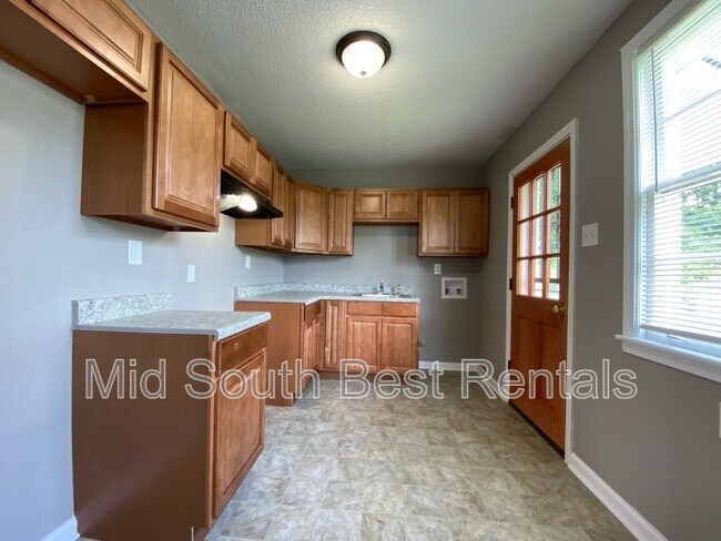 Building Photo - 3331 Fostoria Rd