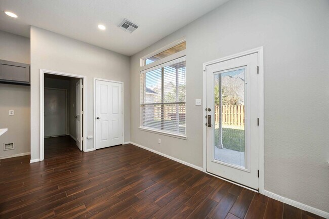 Foto del edificio - 3419 Crosby Landing