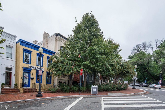 Building Photo - 1660 33rd St NW
