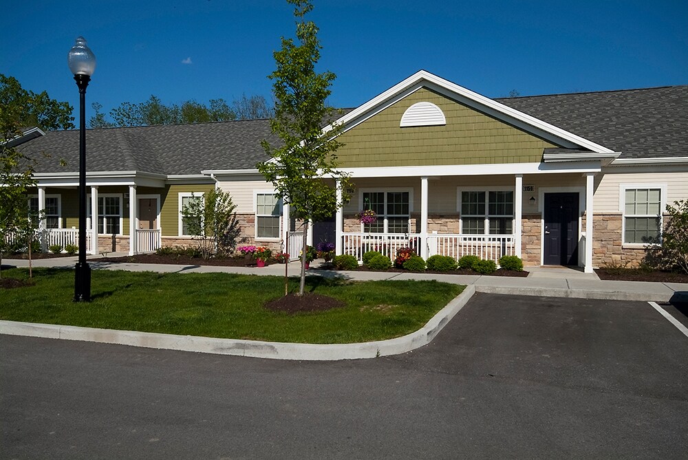 Foto principal - Thornbury Pointe Senior Apartment Homes