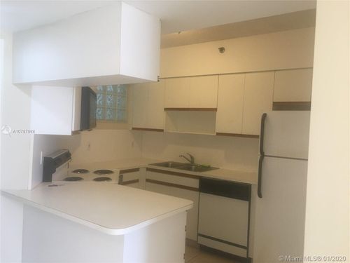 Building Photo - 9156 Collins Ave