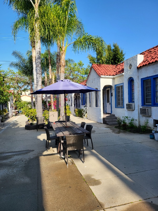 Building Photo - 829 N Formosa Ave
