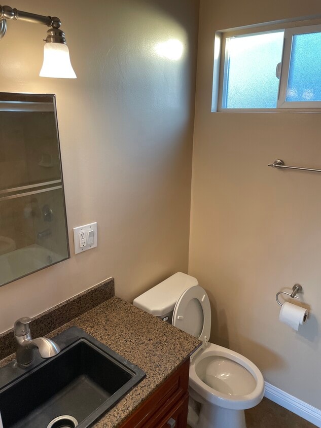 Building Photo - 4956 S Centinela Ave