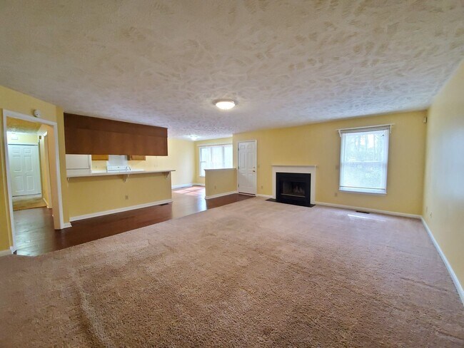 Building Photo - 2533 Larwood Dr