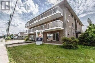 Building Photo - 210-210 Pelham Rd