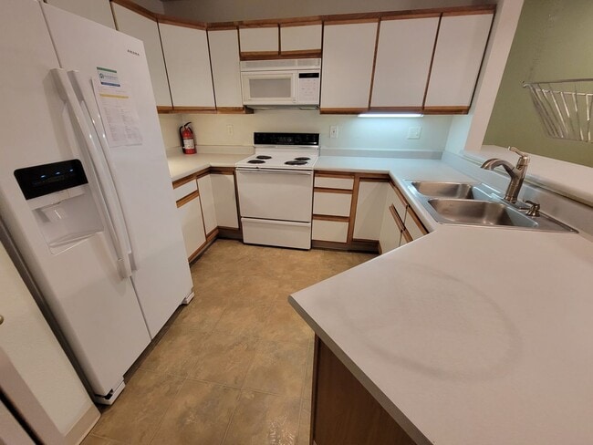 Building Photo - Super spacious 1 bedroom condo in South Boulder with reserved parking